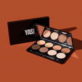 Ultimate Contour Kit de YG Beauty, paleta de ocho tonos abierta sobre fondo siena